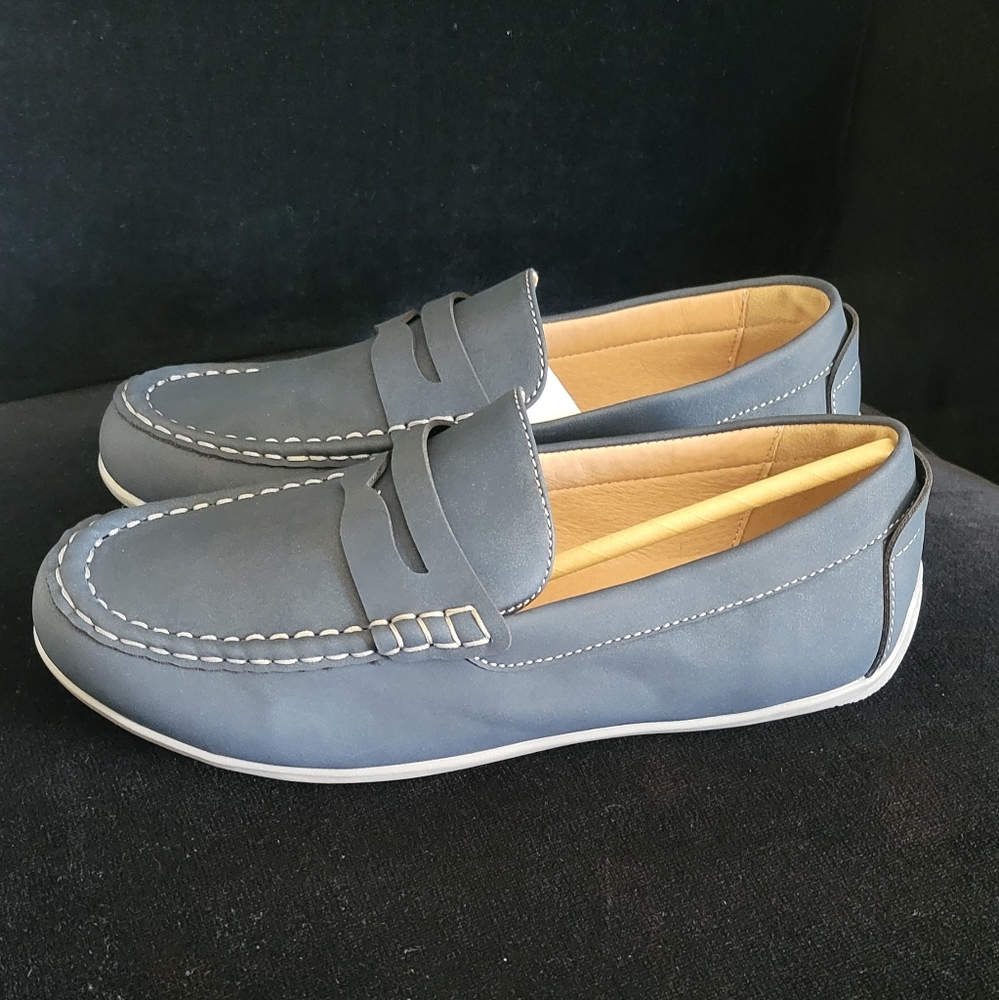 1901, Brand New ❤️ Blue Loafer Slip On (Faux Leather), Size 6m (Big Boy)